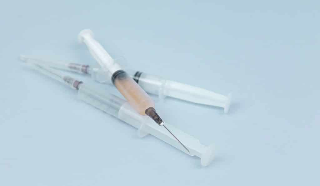 Avertissement : Réactivité croisée possible des excipients entre les vaccins Pfizer / Moderna et Astrazeneca / Janssen