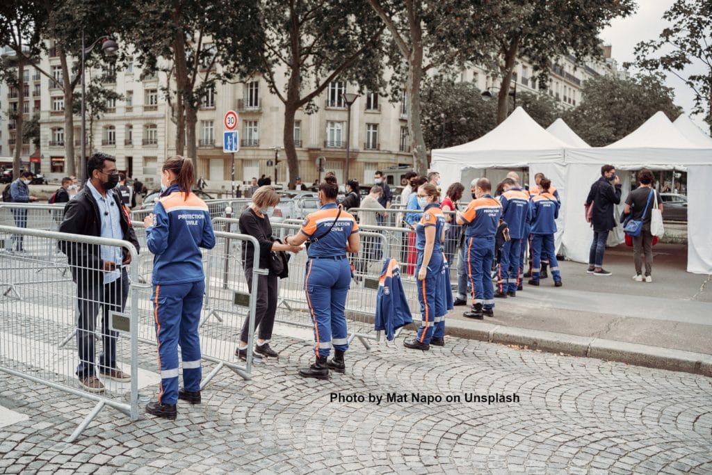Les vaccinés infectés seraient aussi contagieux que les autres